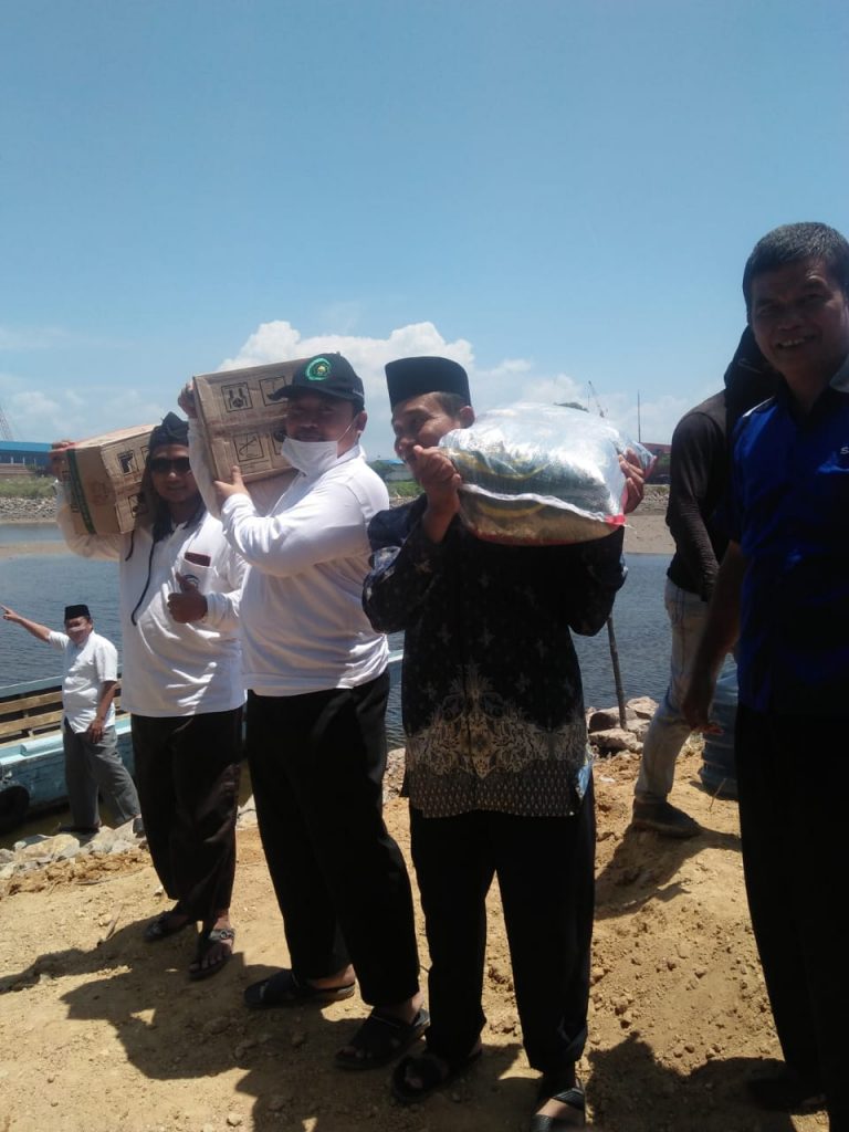 Bantuan Sembako 200 Paket Kepada Imam di Batam